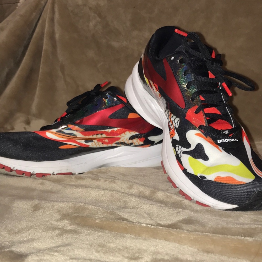 Limited edition Tokyo 2017 Marathon Brooks Launch4